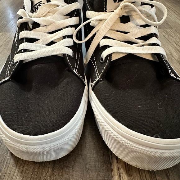 Vans Men's or Women’s Seldan Low Top Black Sneakers - Picture 10 of 12